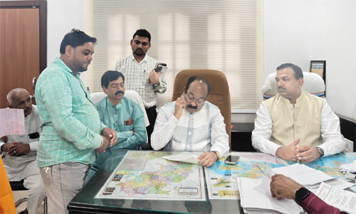उप मुख्यमंत्री साव ने सहयोग केंद्र में कार्यकर्ताओं के आवेदनों का किया निराकरण